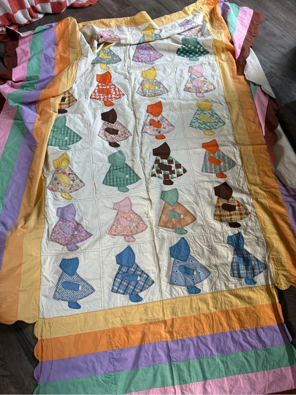 Vintage Sunbonnet Throw Quilt in Cream with Multicolor Patchwork